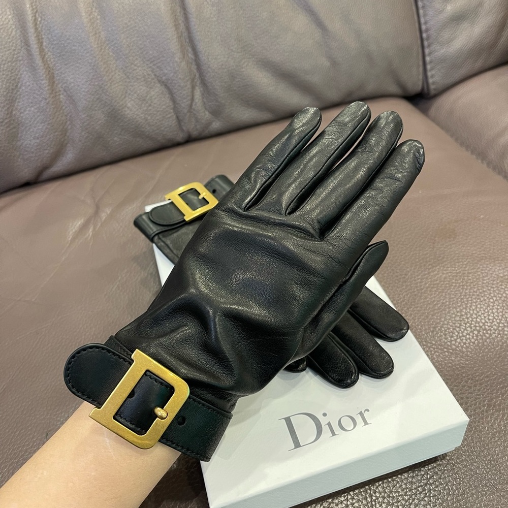 Dior Gloves authentic 100%
Final price. No offers, please.